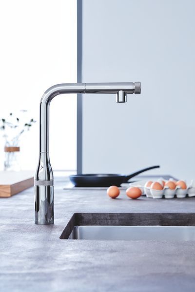 Змішувач для кухні з висувним виливом Grohe Essence SmartControl (31615000) 31615000 фото